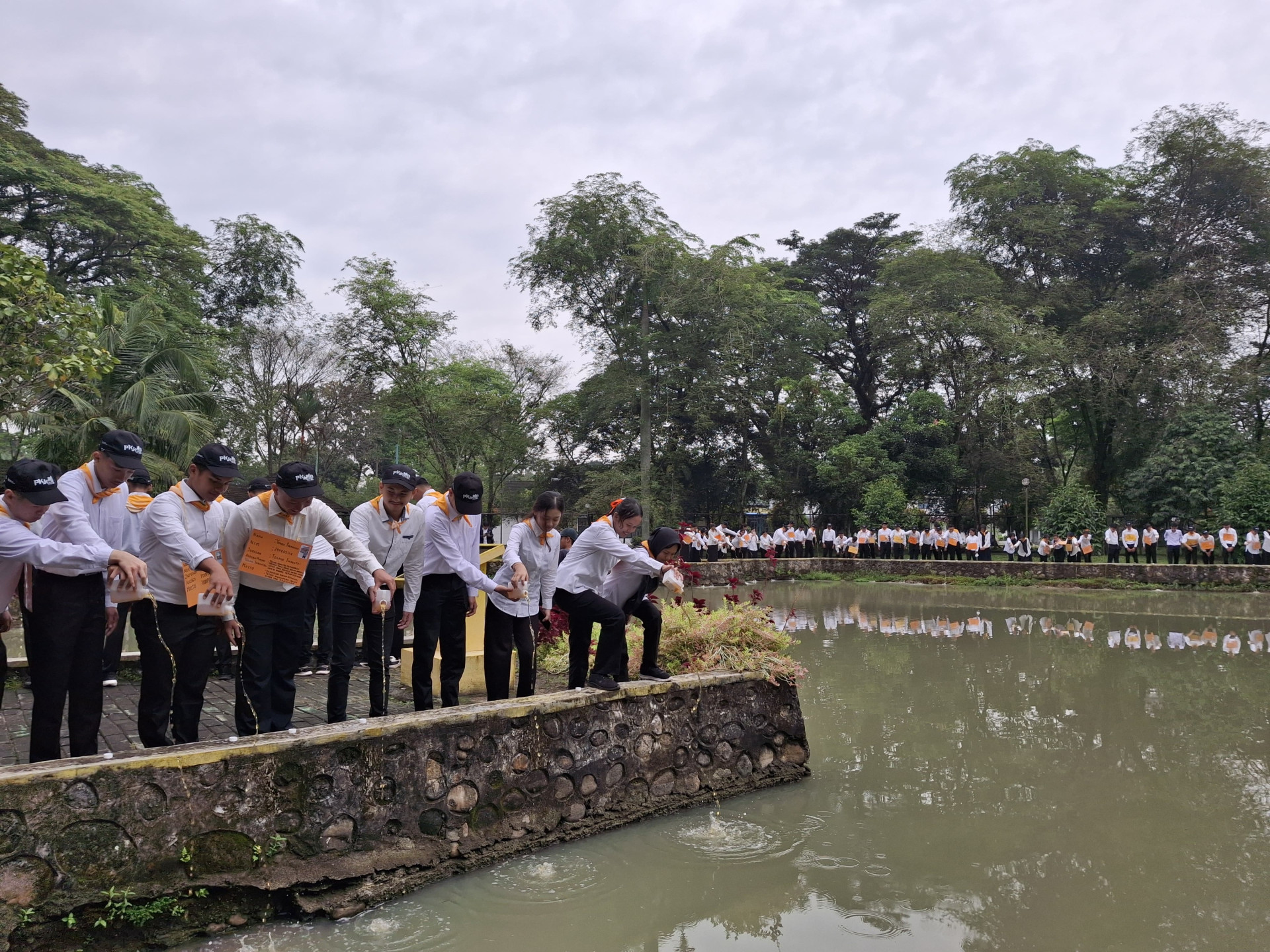 FT USU Participates in Breaking MURI Record for Ecoenzyme Pouring